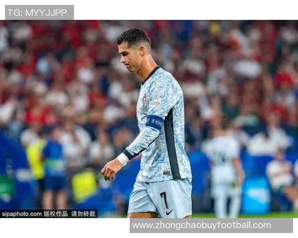 C罗携手人工智能探索新领域投资Perplexity搜索引擎引发热议 C罗携手人工智能探索新领域投资Perplexity搜索引擎引发热议