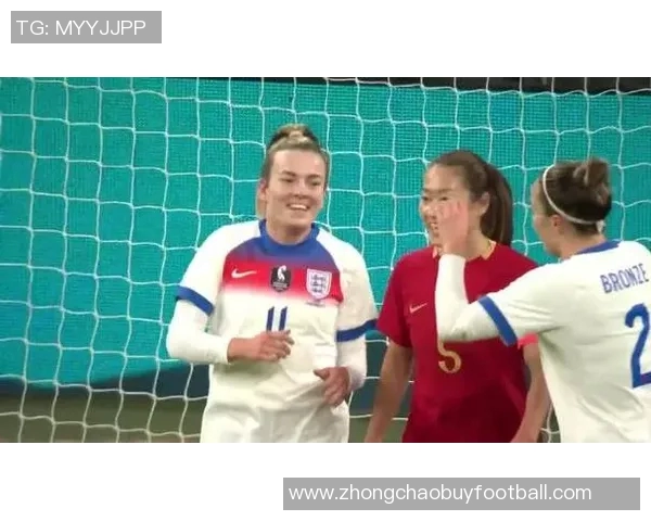 女足惨遭英格兰狂虐0比8后场低级失误令人心痛不已